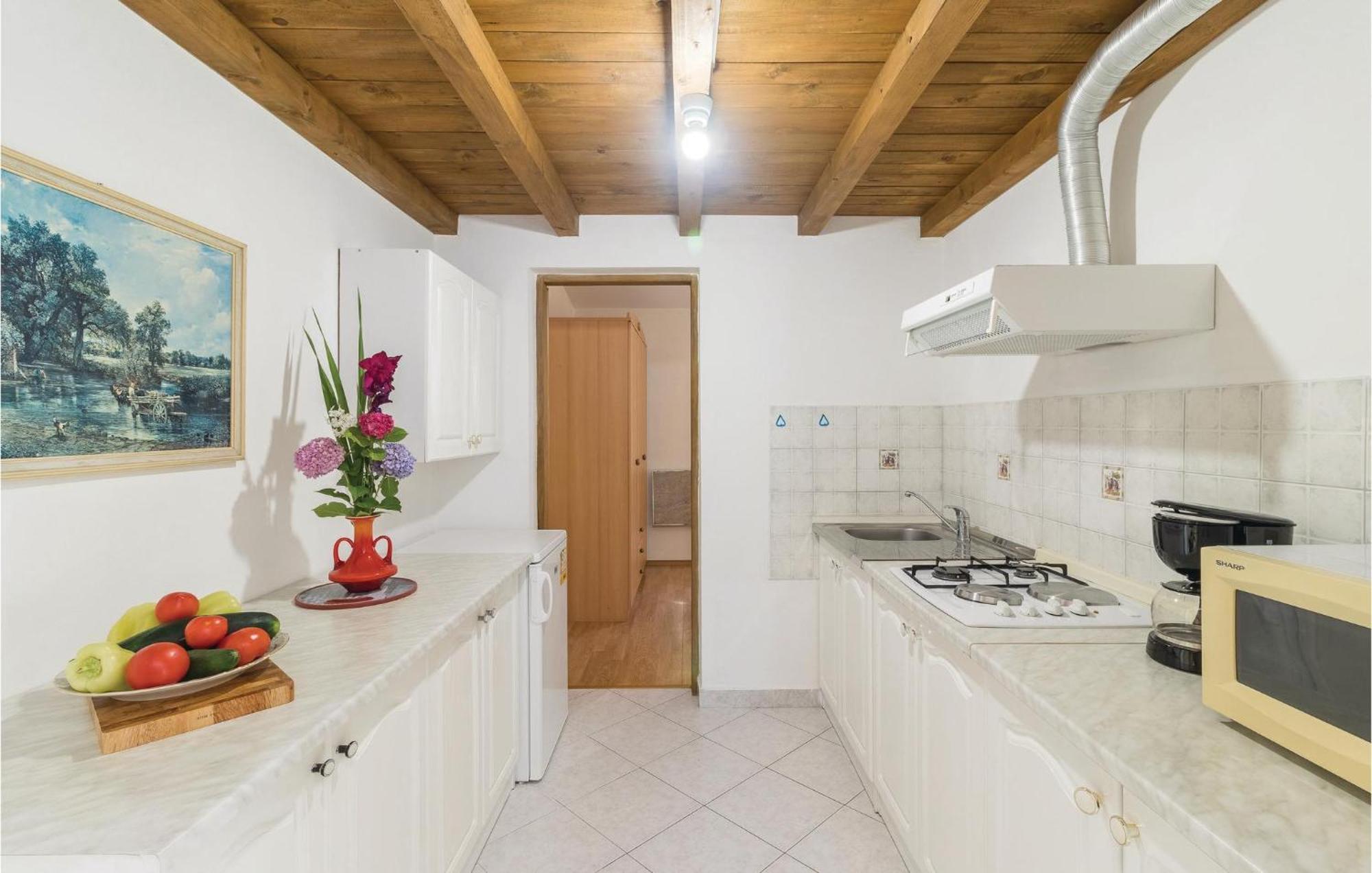 2 Bedroom Amazing Home In Pula Exterior foto