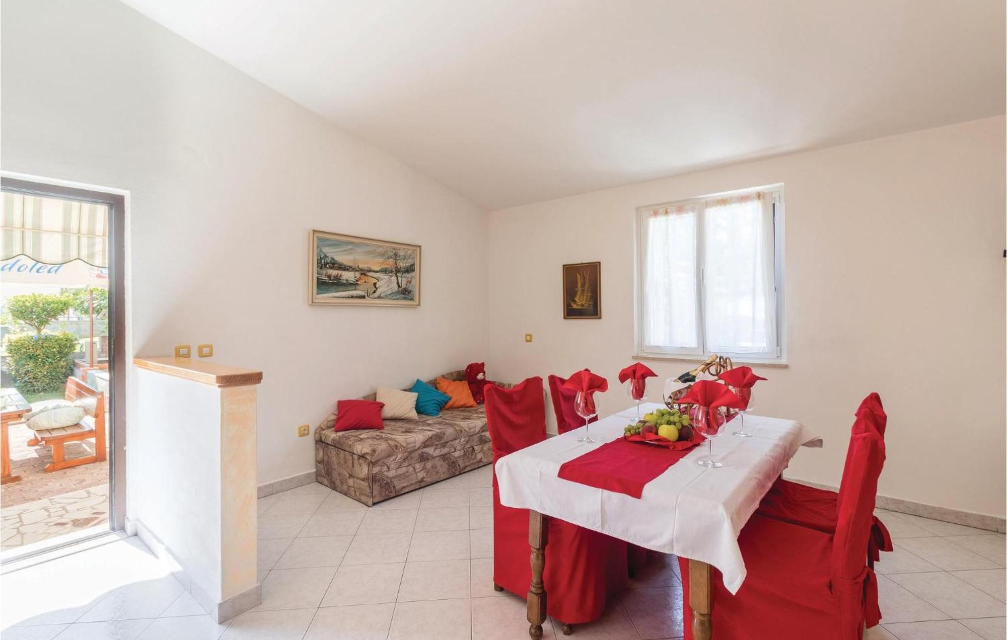 2 Bedroom Amazing Home In Pula Exterior foto