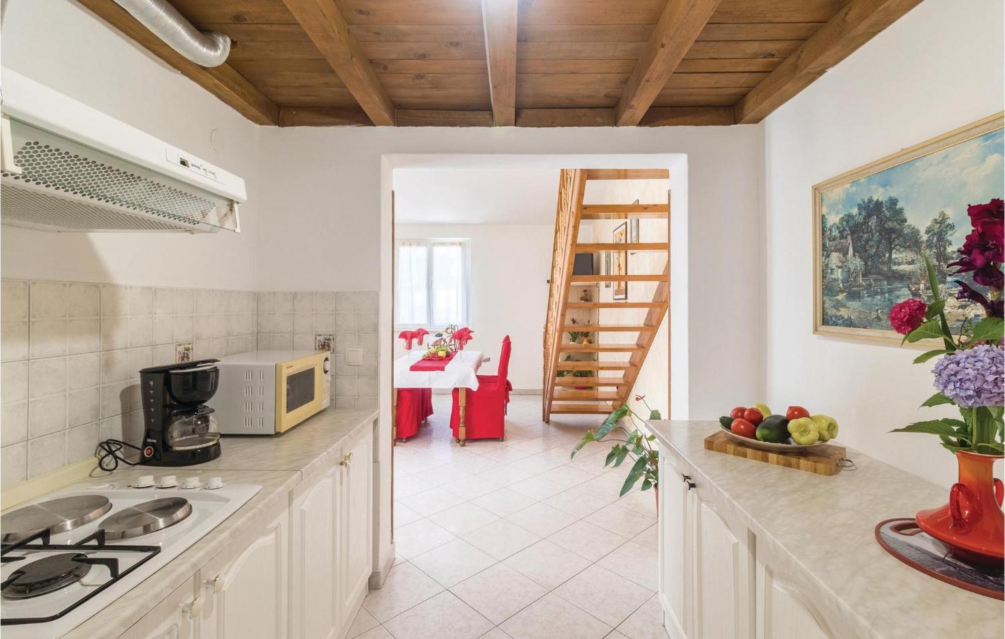 2 Bedroom Amazing Home In Pula Exterior foto
