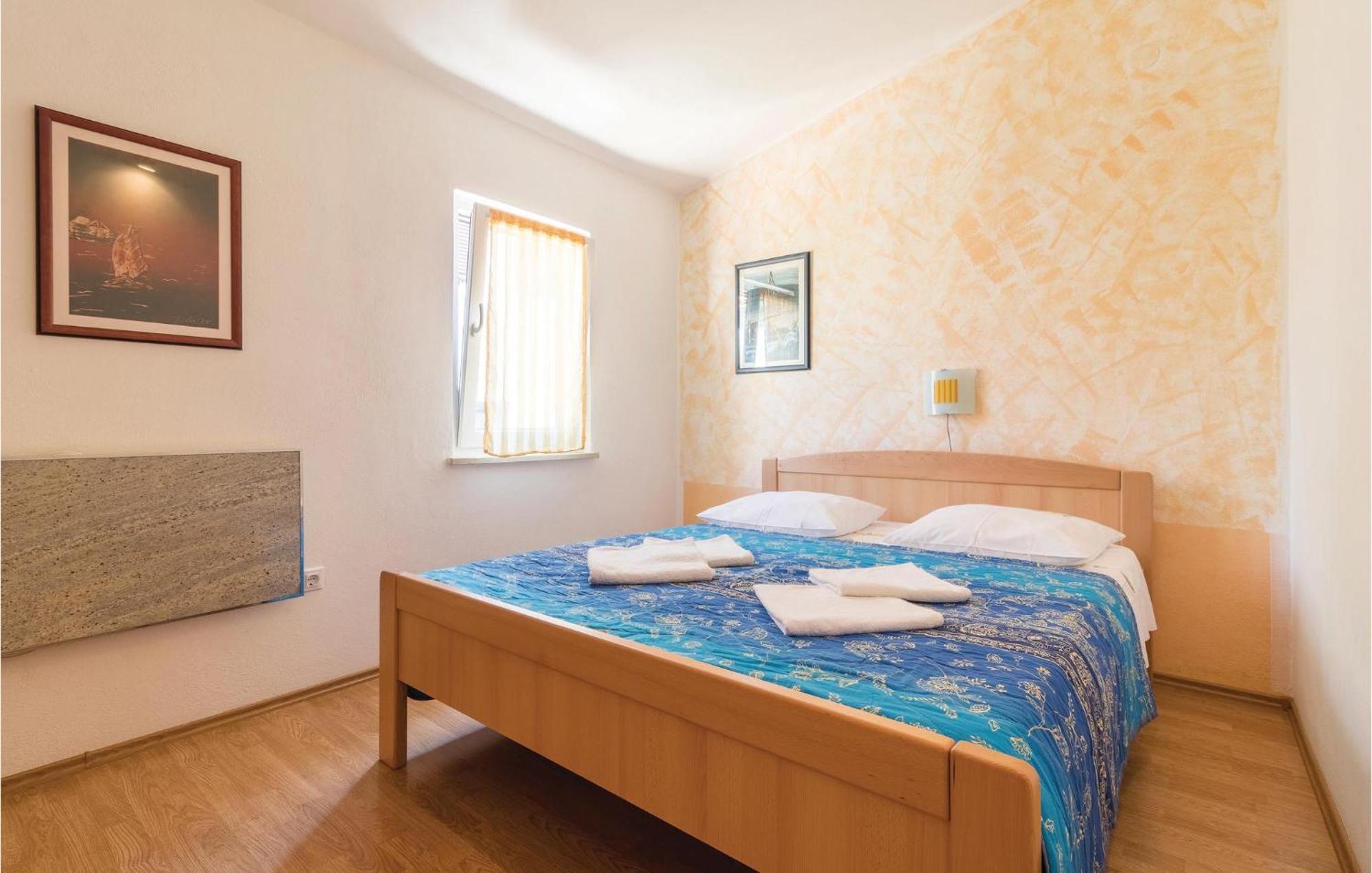 2 Bedroom Amazing Home In Pula Exterior foto